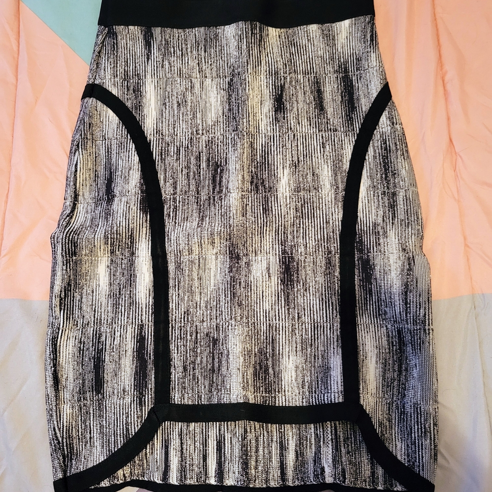 BEBE Black and White Textured Pencil Skirt Stretch Fabric.